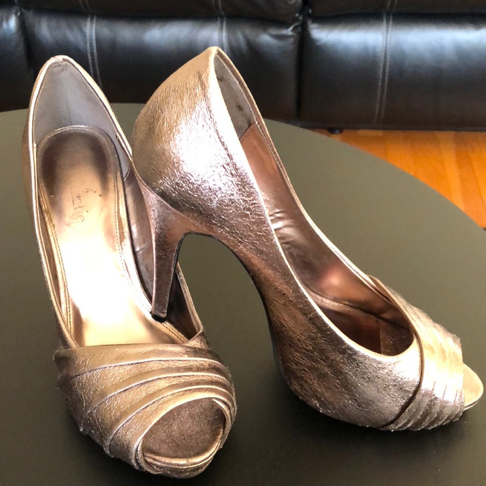 EUC Kelly & katie Peep Toe 4” Heel Shoes size 8